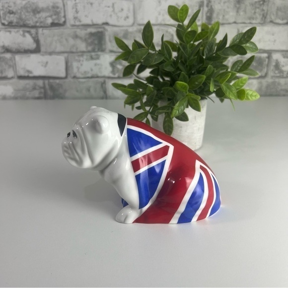 Royal Doulton "Jack the Bulldog", James Bond Skyfall, signed by Micheal Doulton. - Picture 10 of 12